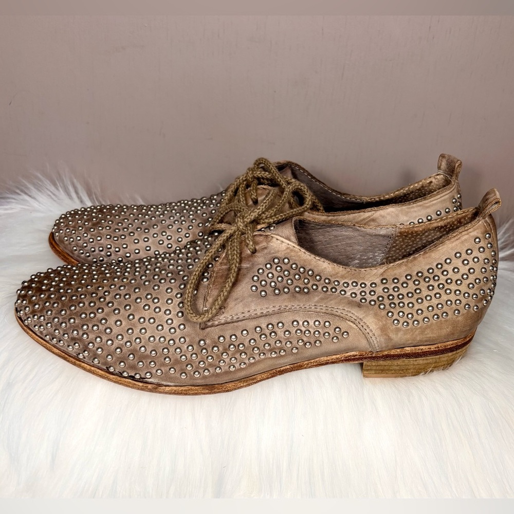 JUICE SHOES Studded Leather Distressed Loafers - Picture 5 of 6